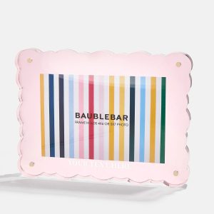 Picture Perfect Horizontal Acrylic Frame - Scalloped Shape