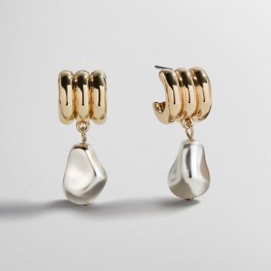 Teagan Ribbed Pearl Earrings - Gold/Pearl